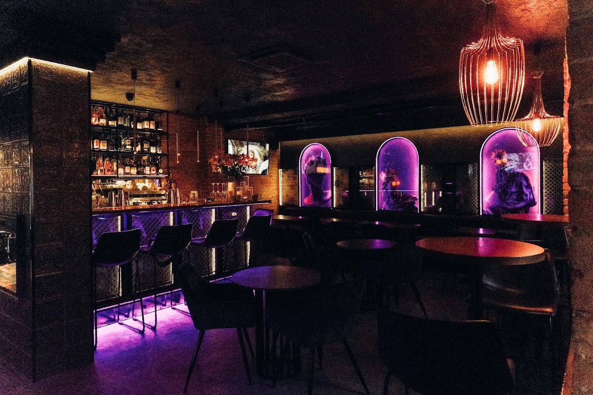 DOM 1654 — Restaurant